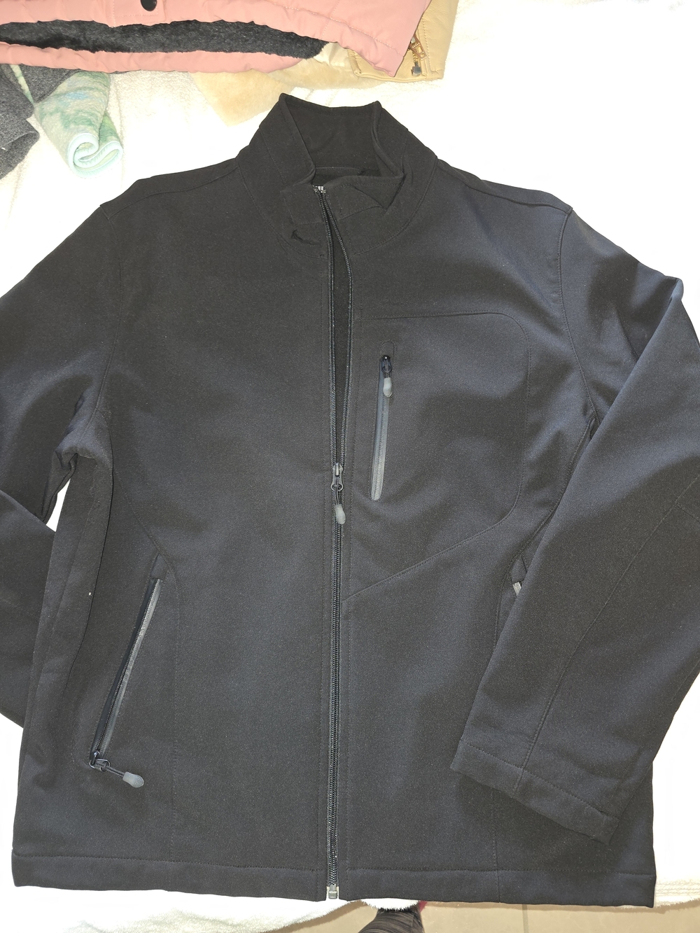 Kirkland Signature Black Lightweight Softshell Jacket Size M